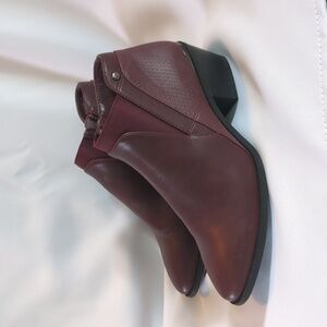 Simply Vera Wang Boots